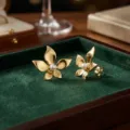 Orecchini a lobo da donna in acciaio inossidabile dorato con perla, stile vintage francese chic. - Fiore-3
