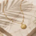 Collana con Pendente a Conchiglia Oro Sabbia Catena Clavicola Donna Moda Gioiello Chic - Capasanta