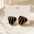 Orecchini geometrici neri placcati in oro, elegante accessorio di moda di design per donne. - Triangolo Nero