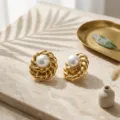 Orecchini a perno in acciaio inossidabile dorato con perla, stile retrò francese. - Spirale-2