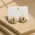 Orecchini a lobo geometrici in ceramica bianca placcati oro, elegante variante a spirale. - Bianco Marquise