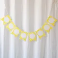 Detailaufnahme der gelben gepunkteten Papierwimpelkette mit weißen Kreisen für individuelle DIYs. - Heute Bin Ich 1 Jahr Alt Gelb (1 Stück)