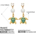 Vergoldete Edelstahl Schildkröten Perlen Ohrringe mit funkelnden blauen Zirkon Kristallen. - Blauer Zirkonia Meeresschildkröte Stil (F057-E) / Gold
