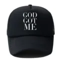 Détail de la casquette trucker noire avec impression blanche et empiècements en mesh. - Réglable / Casquette de baseball / Noir