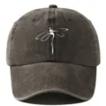 Cappellino da baseball slavato con stampa di libellula bianca per protezione solare. - Regolabile / Caffè