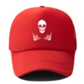 Casquette de baseball trucker rouge avec motif crâne blanc et mains de squelette streetwear - Réglable / Rouge