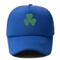 Nahaufnahme der blauen Mesh-Baseballkappe mit grünem Kleeblatt-Muster, atmungsaktiver Sommerhut. - Verstellbar / Saphirblau