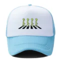 Zomer nieuwe ademende mesh trucker hoed met grappige alien straatoversteek grafisch ontworpen pet. - Verstelbaar / Lichtblauw Wit