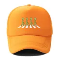 Oranje mesh trucker pet met grappige groene alien loop print, comfortabele ademende schuimpet. - Verstelbaar / Oranje