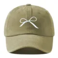 Casquette de baseball lavée kaki avec broderie de nœud blanc pour femmes, chapeau élégant. - Réglable / Kaki