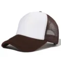 Casquette trucker blanche et marron avec dos en maille respirante, visière incurvée élégante. - Réglable / Café