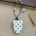 Schicke schwarz-weiße Pünktchen Leder Brillenhalter Halskette langer Pulloverkette - Würfel Stern Punktierung Stil (HN13410) / Weiß Gepunktet