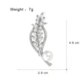 Elegant pearl wheat brooch with sparkling cubic zirconia crystals, measuring 4.9x2.9cm. - Wheat Ear Pearl Style (L011) / Silver