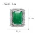 Vue détaillée de la élégante broche vintage en strass vert avec dimensions et poids. - Broche Rectangulaire en Pierre Précieuse (G116-B)