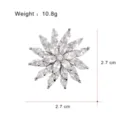 Broche fleur en cristal avec des pierres zircone scintillantes, accessoire d'épingle magnétique. - Pétale Marquise