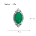 Dettaglio spilla smeraldo vintage, con elegante incisione metallica e brillanti pietre di cristallo. - Spilla Vintage Ovale (G109-B)