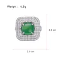 Anello vintage quadrato con gemma verde e doppio alone di zirconi in tonalità argento. - Stile Anello (G108-B)