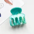 Nahaufnahme der kleinen grünen Marmor Haarklammer aus Kunstharz, elegantes minimalistisches Design. - 5cm Vier-Zahn-Clip / Cyan