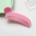 Dettaglio clip per pettine per capelli in plastica rosa, strumento di styling portatile. - Pettine clip per capelli a testa rotonda 7,5 cm - Rosa fragola