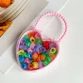 Vue detaillee de pinces a cheveux miniatures colorees dans une boite en forme de coeur. - Boîte Sac à Main Cœur / Ensemble De 70 Pièces / Étoile Couleur Gelée