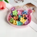 Joli ensemble de mini pinces à cheveux fleuries dans une boîte ours rose pour coiffures douces. - Boîte Ours Épingles Fleurs Printemps / 15 Pièces (2.5cm)