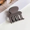 Matte dunkelgraue kleine Haarklammer Detailansicht, stilvoller minimalistischer Haargreifer. - Matt Dunkelbraun