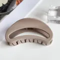 Minimalist crescent hair claw clip detail shot, neutral beige color, smooth finish, sturdy teeth. - Moon Style (PC 7cm Moon Clip) / Glossy Light Coffee