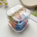 Transparente Box mit bunten Mini Haarklammern für süße Frisuren und feine Haarstyling-Looks. - Frühlingsfarbe Halbkreis