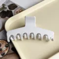 Elegante weiße Haarklammer glänzende Silikon Haifischklammer für Damen Alltag Haaraccessoires - Weiß