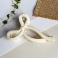 Cremefarbene Schleifen Haarklammer Detail, stilvoller minimalistischer Haarschmuck. - 10cm / Mattcreme