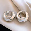 Boucles d'oreilles créoles U argentées épaisses, détail de bijoux en métal très élégants. - Boucles d'oreilles plissées en métal en U (29#) / Argent
