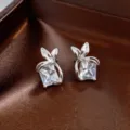 Élégantes boucles d'oreilles clous de fleurs en zircon carré, bijoux argentés chics - Clous d'oreilles fleur et feuille en strass carré (65#) / Argent