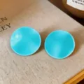 Boucles d'oreilles rondes en acrylique bleu vif, bijoux chic minimaliste de mode. - Boucles d'oreilles puces simples rondes bleu vif (70#) / Bleu (Tige d'oreille en argent)