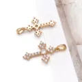 Ciondolo croce in rame placcato oro 18k micro incastonato di zirconi accessorio gioielli DIY - 1 Pezzo (28x16x3.3mm)