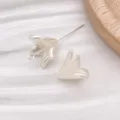 Off-white imitation pearl flower DIY jewelry accessories, elegant earrings parts craft. - Lily of the Valley Flower (21968) / 1 Piece (16x13mm) / White