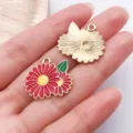 Rode emaille bloem metaal DIY bedel hanger voor handgemaakte armbaden kettingen sieraden maken. - 1 st. kleine rode emaille madeliefje bloem 20x22x2mm - 1,7g - 24833