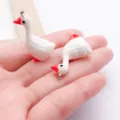 Süße weiße Ente Harz Charms Anhänger für DIY Schmuck Armband Halskette Schlüsselanhänger Zubehör - 3D Tier Große Weiße Gans (27562) / 1 Stück (33x12x20mm) / Weiß