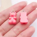 Roze hars beren bedel hanger voor DIY handgemaakte sieraden maken en accessoires. - Beer met Zuurstokbasis / 1 stuk (10x20mm) / Rozerood
