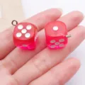 Roze rode dobbelsteen hars bedel voor DIY handgemaakte oorbellen en sleutelhanger accessoires - Vierkante Dobbelsteen / 1 Stuk (14x14mm) / Rozerood