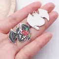 Pendentif dragon occidental gothique en alliage émaillé pour la fabrication de bijoux DIY. - Dragon Rose (27934)