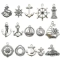 Lot de pendentifs nautiques argentés vintage avec ancre, gouvernail et phare pour bijoux DIY. - Série Nautique Argent Antique Mixte (SN591) / Pack de 15