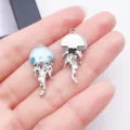 Blaue UV schimmernde Quallen Glas Anhänger Silber Metall DIY Schmuck Zubehör Bucht. - 1 Stück (27x12x7mm) / Blau Harz UV Ozean Feiner Glitzer Qualle (28160)