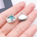 Silberne Muschel Blau Strass DIY Schmuck Anhänger Charm für Halskette Ohrringe Armband - 1 Stück (16x15x4mm) / Weiß Silber UV Ozean Blau Strass Muschel (28174)