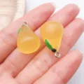 Gele peer hars bedel hanger voor DIY handgemaakte armband ketting sieraden accessoires - Perenvrucht (19703) / 1 Stuks/Pak (24x15mm) / Geel