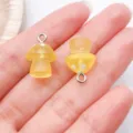 Gele paddestoel bedels voor DIY sieraden maken, schattige hars hanger voor armbanden. - Glimmende paddenstoel (24155) / 1 Stuks/Verpakking (17.5x12x12mm) / Geel