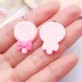 Schattige roze lolly hars bedels met strik en metalen oogje voor DIY sieraden oorbellen maken. - Strik Lolly (24471) / 1 Stuk (28x18x4mm) / Roze