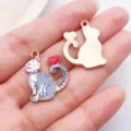 Vergoldete Emaillierte Katzen Anhänger mit Herz Schwanz für DIY Handgemachte Schmuck Ohrringe. - Graue Emaille Herz Katze