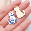 Blau-weiße Porzellan-Katze Metall-Anhänger für DIY handgemachte Schmuck Ohrringe Halsketten. - Blau Blumen Rückseite Katze