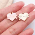 Gros plan de pendentif cœur nœud rose en métal pour fabrication de bijoux DIY, émail. - Boîte Cadeau Noeud Coeur / 1 Pièce (14.5x16x1mm) / Rose