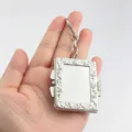 Metalen opvouwbare mini make-up spiegel sleutelhanger, elegant retro ontwerp, draagbare tasbedel. - Gefestonneerde Rechthoek / Zilver